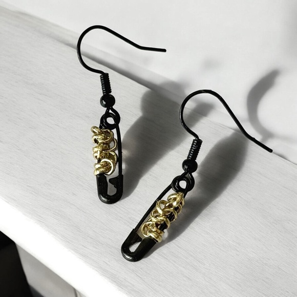 5 For $25💫Small Punk Rocker Black Safety Pin Gold Chain Dangles Earrings - Picture 5 of 5